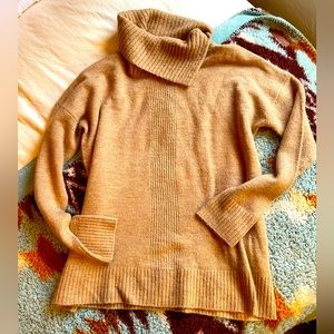 Banana Republic Womens XS tan cowl neck sweater